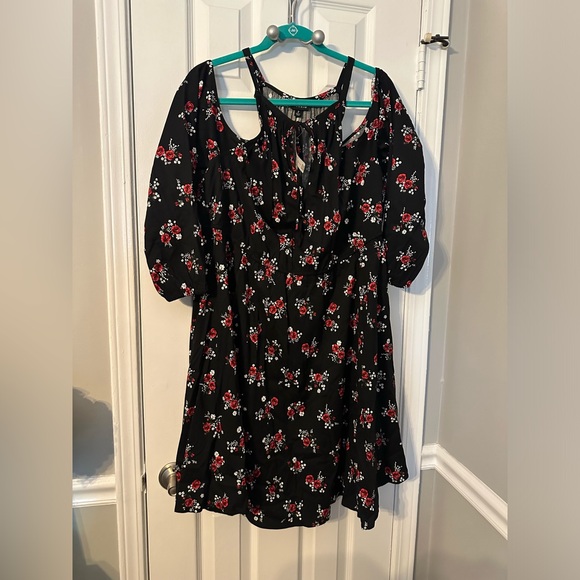 torrid Dresses & Skirts - Torrid Off the Shoulder Roses Dress NWT 🌹🌹